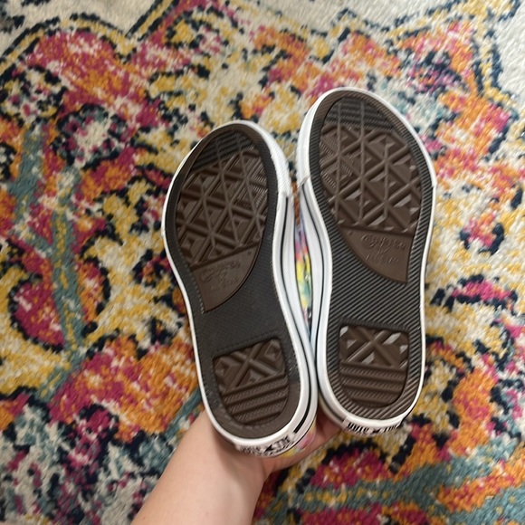 NWOT girls tie-dye converse - Picture 4 of 4